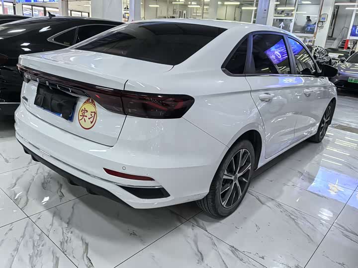 Фото 6 - Geely Emgrand