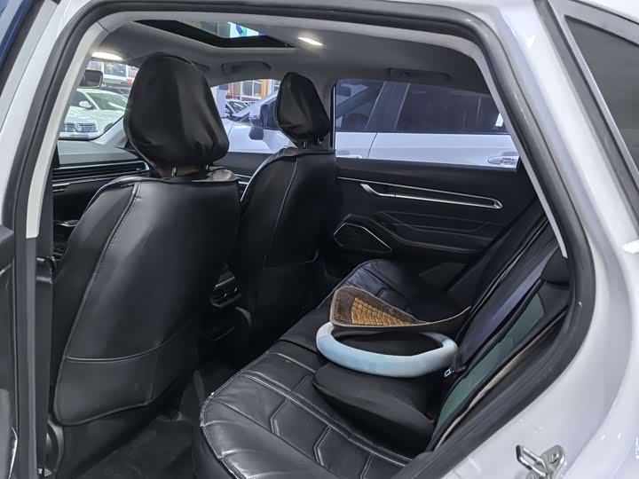 Фото 9 - Geely Emgrand