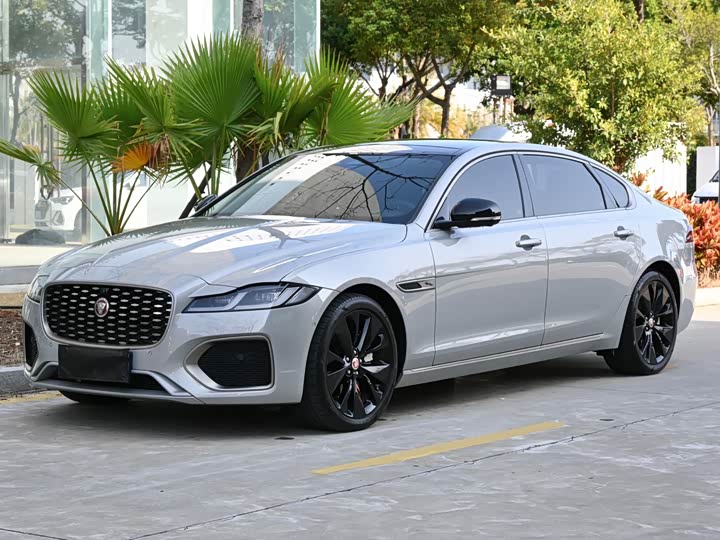 Фото 1 - Jaguar XF L