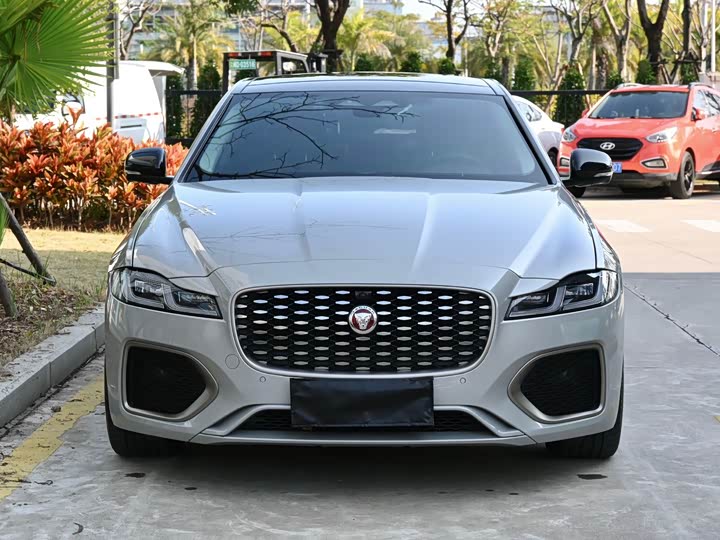 Фото 2 - Jaguar XF L