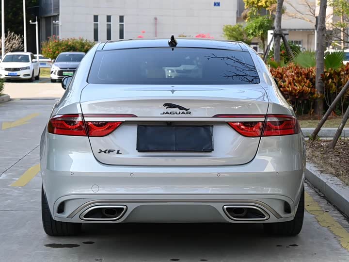 Фото 4 - Jaguar XF L