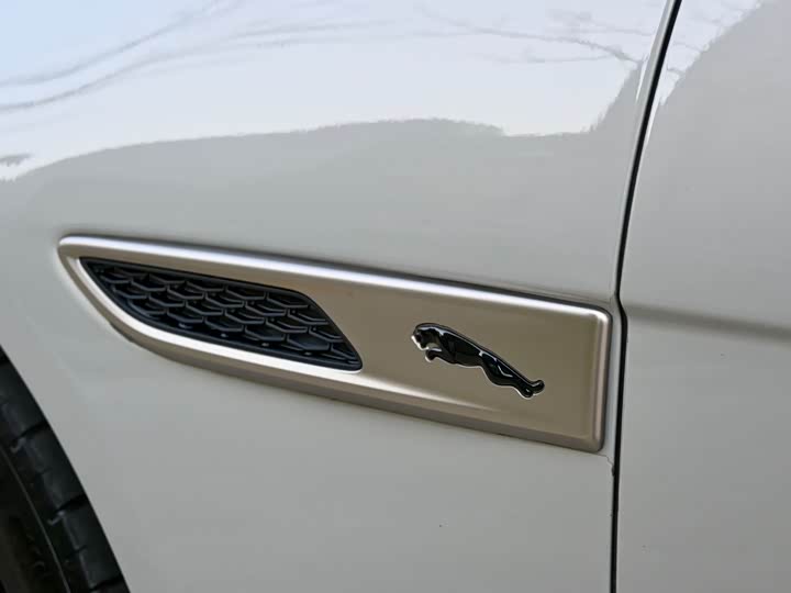 Фото 7 - Jaguar XF L