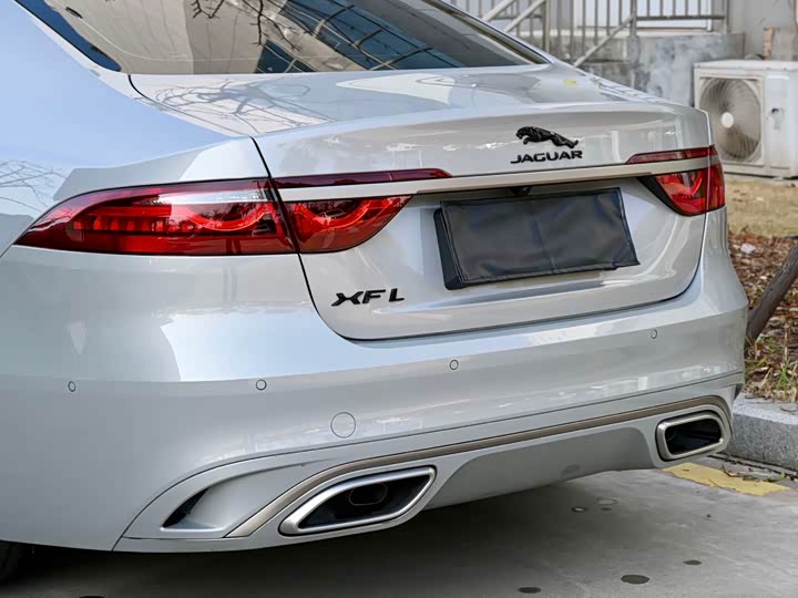 Фото 9 - Jaguar XF L