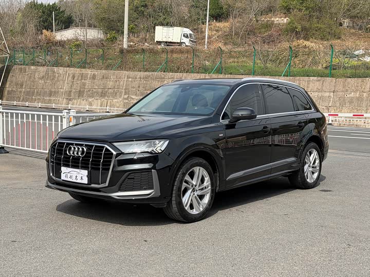 Фото 1 - Audi Q7