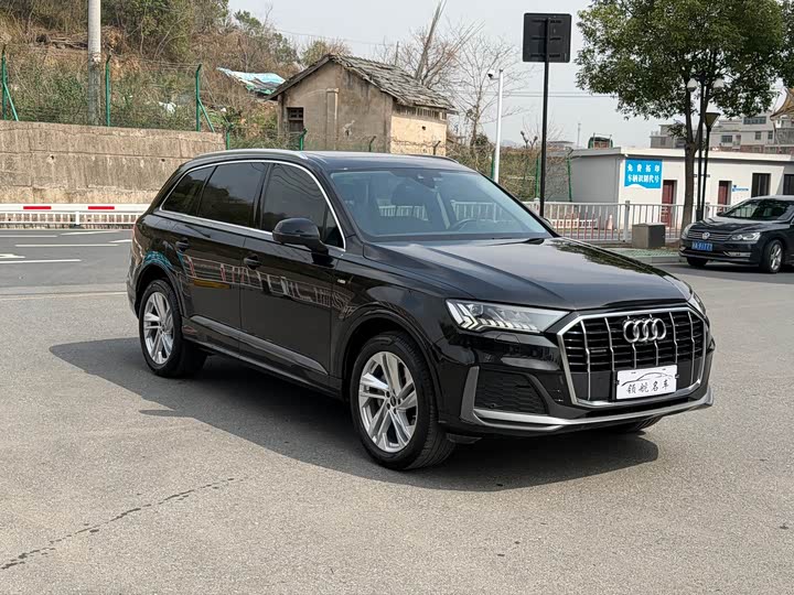 Фото 2 - Audi Q7