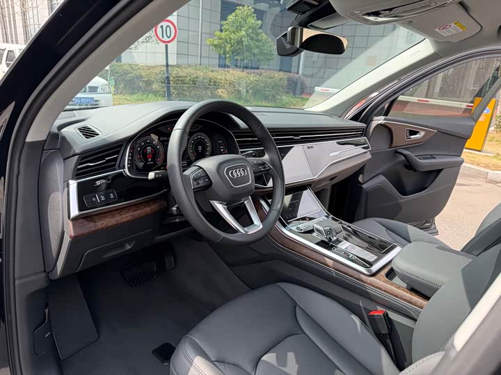 Фото 8 - Audi Q7