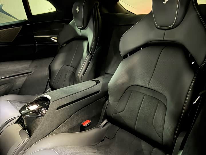 Photo 5 - Ferrari Purosangue