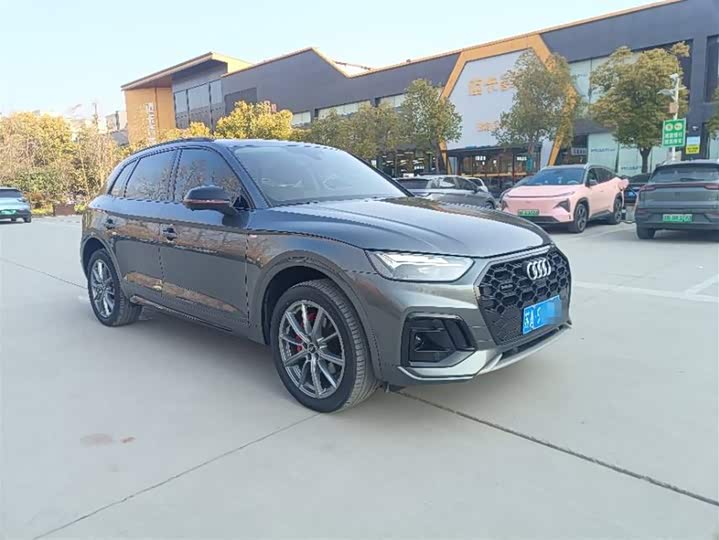 Photo 1 - Audi Q5L