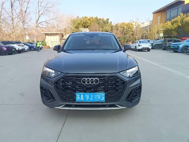 Photo 2 - Audi Q5L