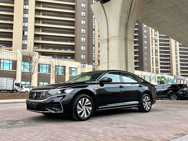 Фото 3 - Volkswagen Passat Hybrid