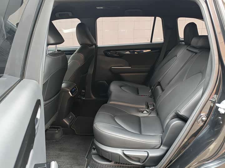 Фото 6 - Toyota Crown Kluger