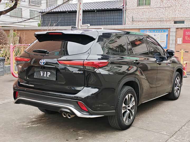 Фото 7 - Toyota Crown Kluger