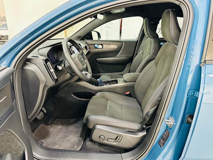 Фото 9 - Volvo C40