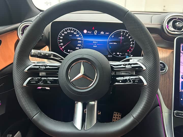 Photo 6 - Mercedes-Benz GLC-Class Hybrid