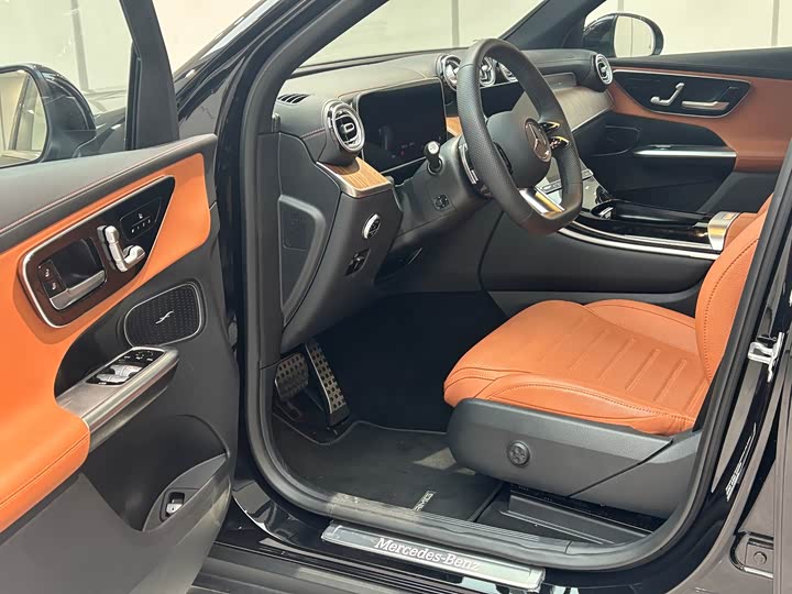 Photo 8 - Mercedes-Benz GLC-Class Hybrid