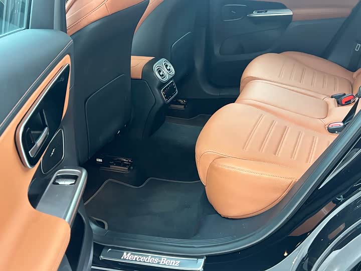 Photo 9 - Mercedes-Benz GLC-Class Hybrid