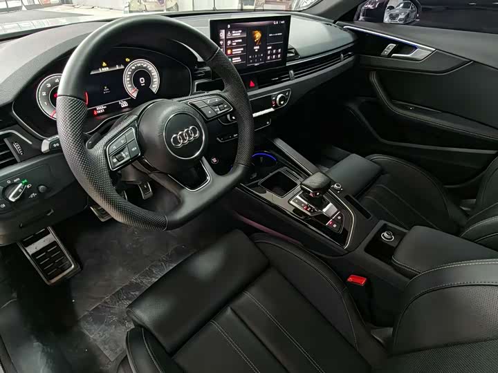 Photo 4 - Audi A4L