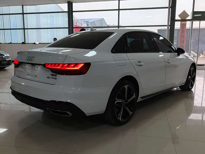 Photo 8 - Audi A4L