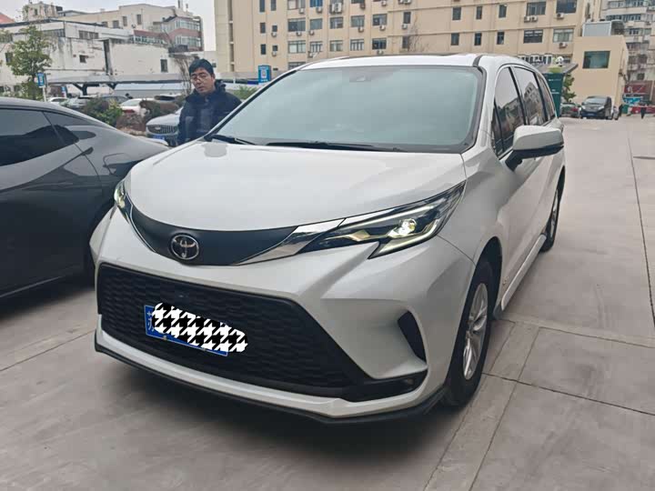 Фото 1 - Toyota Granvia