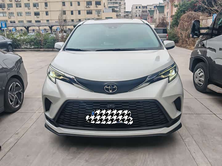 Фото 2 - Toyota Granvia