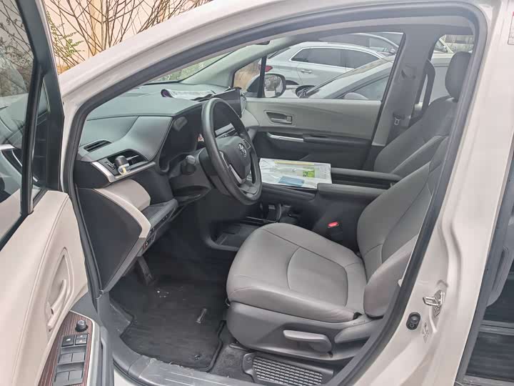 Фото 7 - Toyota Granvia