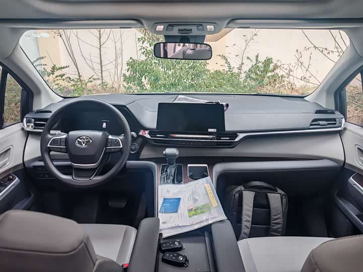 Фото 8 - Toyota Granvia