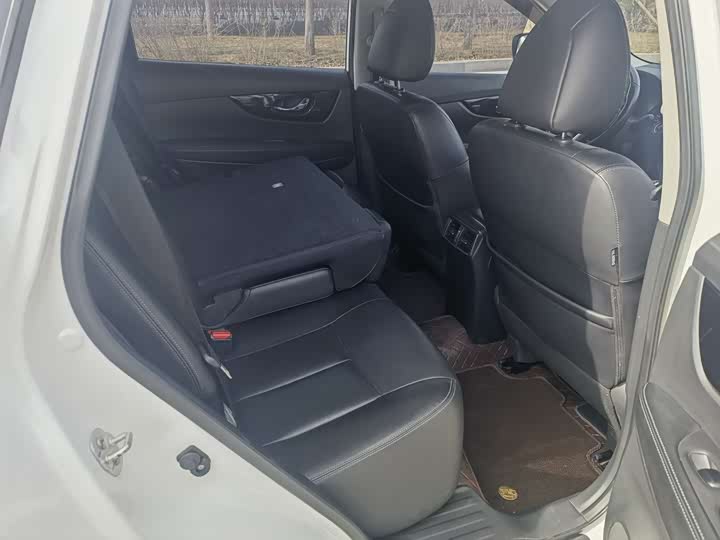 Фото 9 - Nissan X-Trail