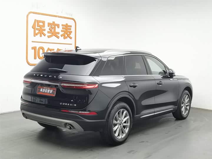 Фото 2 - Lincoln Corsair