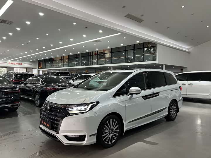 Фото 1 - Honda Elysion