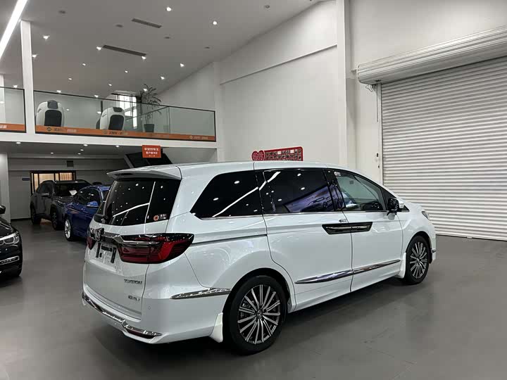 Фото 2 - Honda Elysion