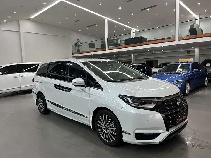 Фото 3 - Honda Elysion