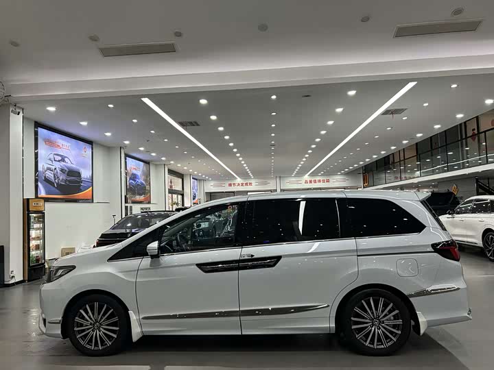 Фото 4 - Honda Elysion