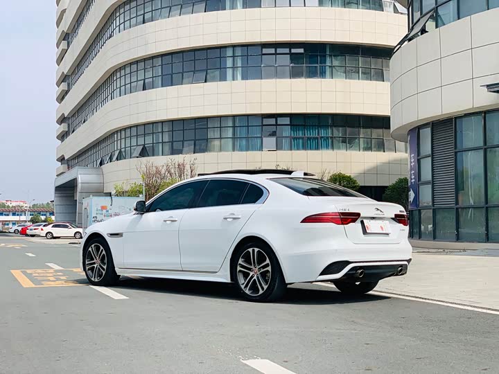 Фото 5 - Jaguar XE L