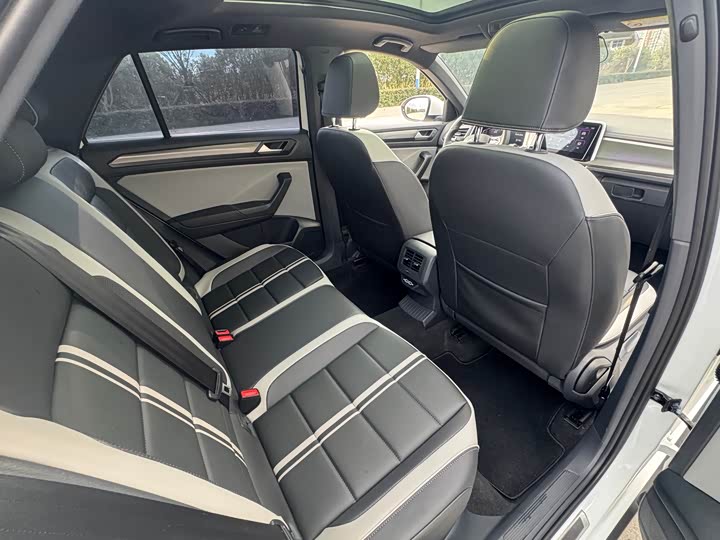 Фото 8 - Volkswagen T-Roc