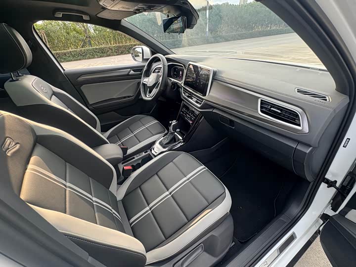 Фото 9 - Volkswagen T-Roc