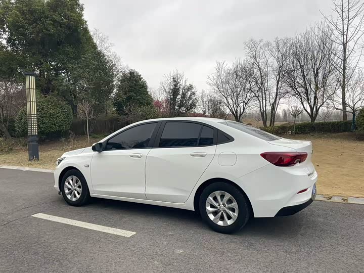 Фото 7 - Chevrolet Onix (Cavalier)
