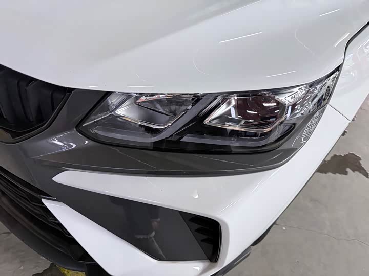 Фото 4 - Geely Coolray