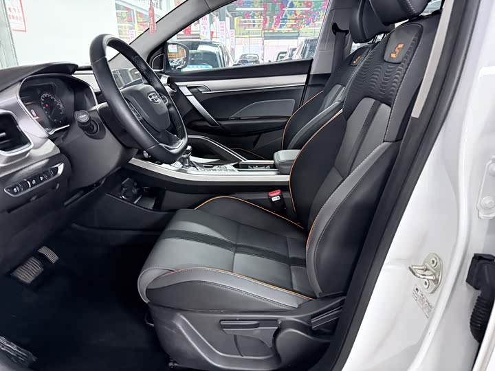 Фото 8 - Geely Coolray