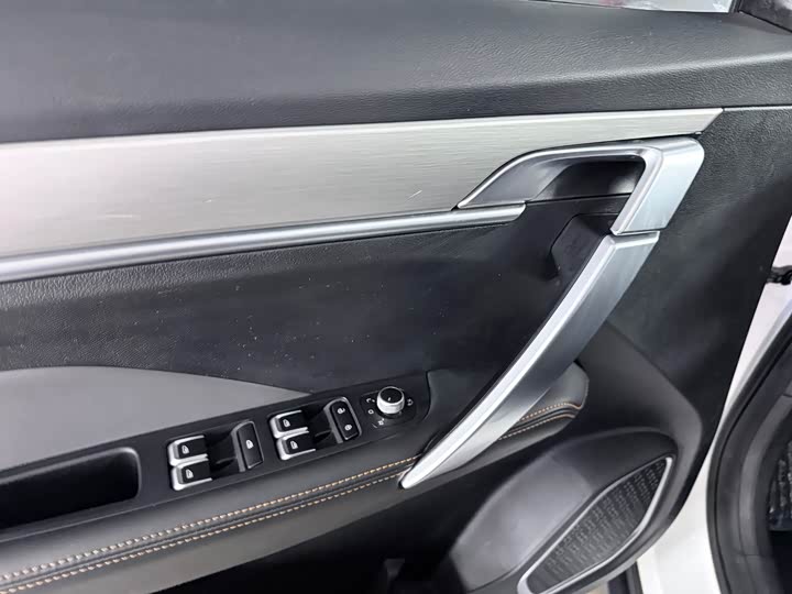 Фото 9 - Geely Coolray