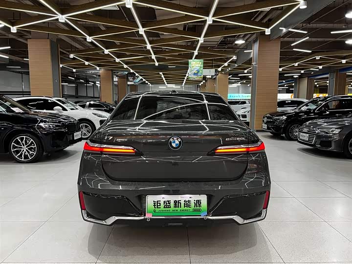 Фото 3 - BMW i7