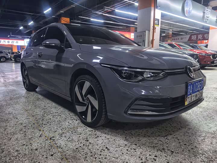 Фото 3 - Volkswagen Golf