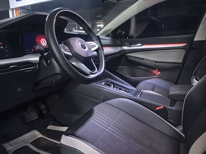 Фото 4 - Volkswagen Golf