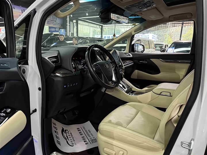 Photo 4 - Toyota Alphard