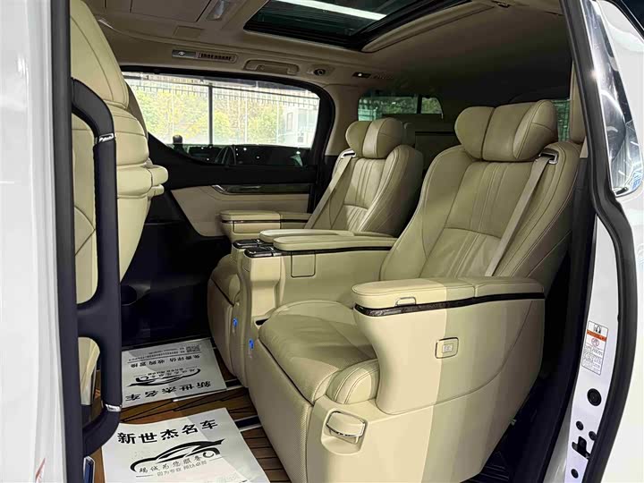 Photo 5 - Toyota Alphard