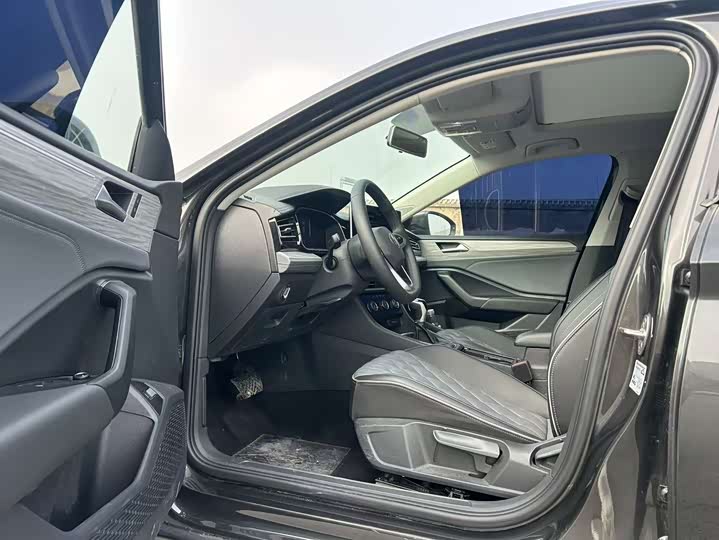 Photo 4 - Volkswagen Sagitar L