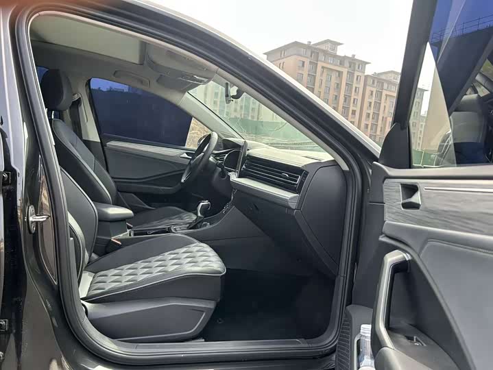 Photo 6 - Volkswagen Sagitar L