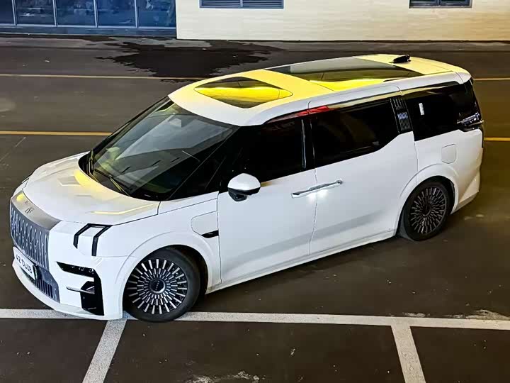 Фото 3 - Zeekr 009