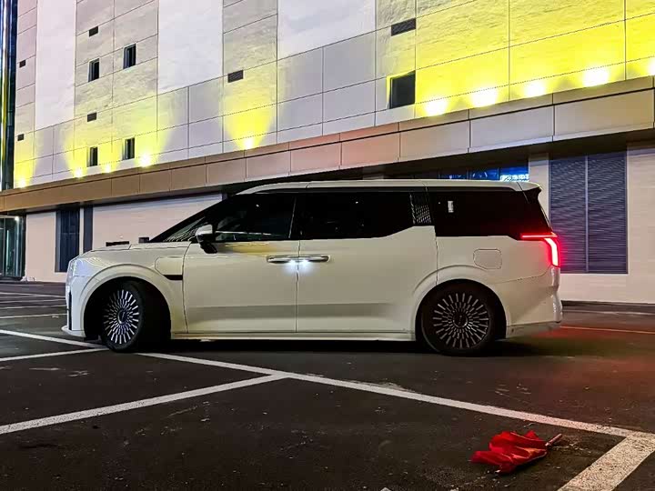 Фото 4 - Zeekr 009