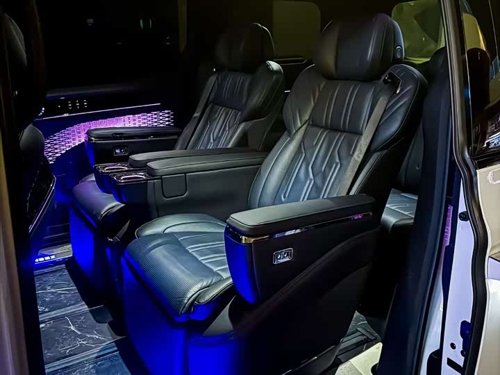 Фото 5 - Zeekr 009