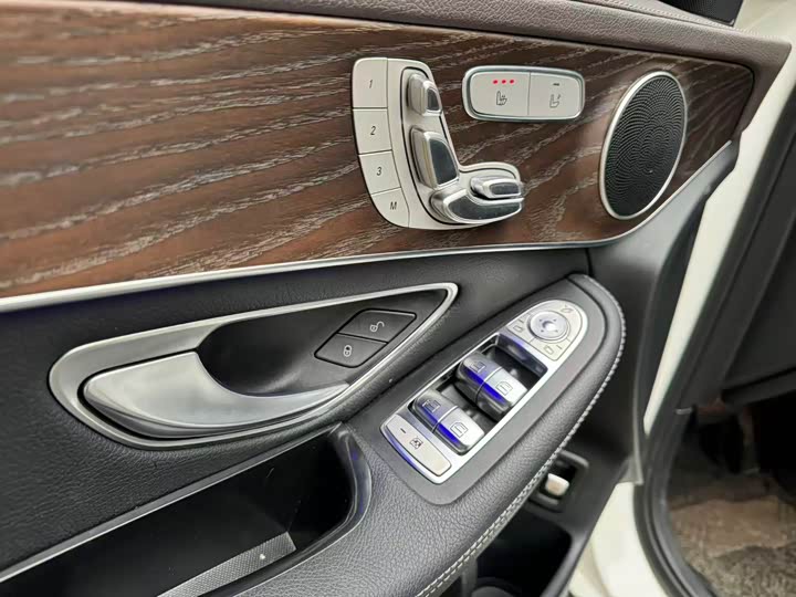 Фото 8 - Mercedes-Benz GLC-Class